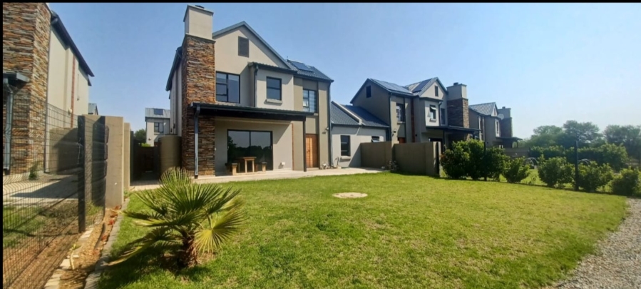 To Let 3 Bedroom Property for Rent in La Camargue Private Country Estate North West